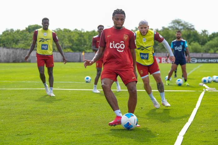 El jugador panameño Janpol Morales durante un entrenamiento con la Selección Nacional de Panamá.