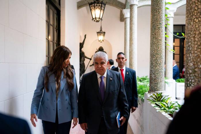 Noem y Mulino se reunieron la mañana de este 24 de julio en el Palacio de Las Garzas.