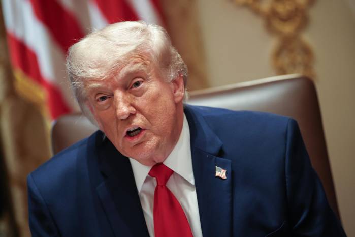 El presidente de Estados Unidos, Donald Trump, fue captado este 28 de mayo, durante una reunión con su gabinete, en la Casa Blanca, en Washington, D. C.