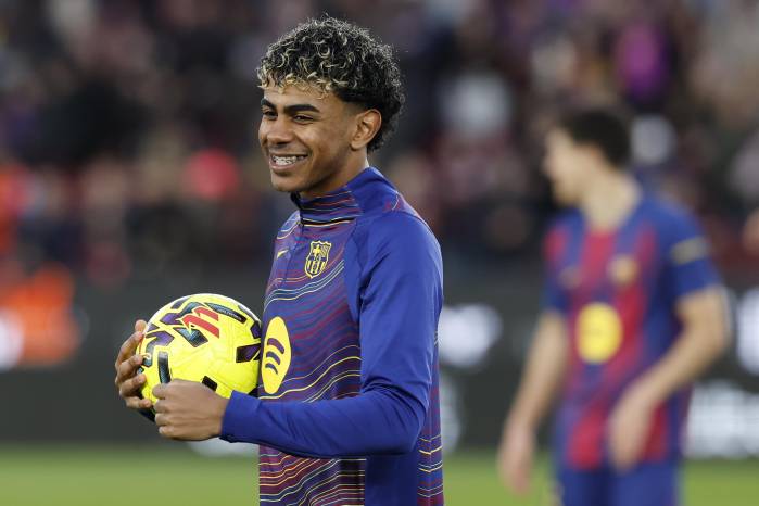 El delantero del Barcelona Lamine Yamal tras el partido de la jornada 26 de LaLiga entre el Barcelona y el Villarreal, en el estadio Spotify Camp Nou en Barcelona.