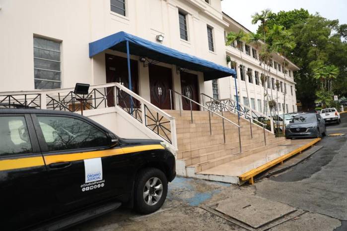 La acusación incluye pagos que habrían sido utilizados para obligaciones accionarias y la compra de bienes personales.