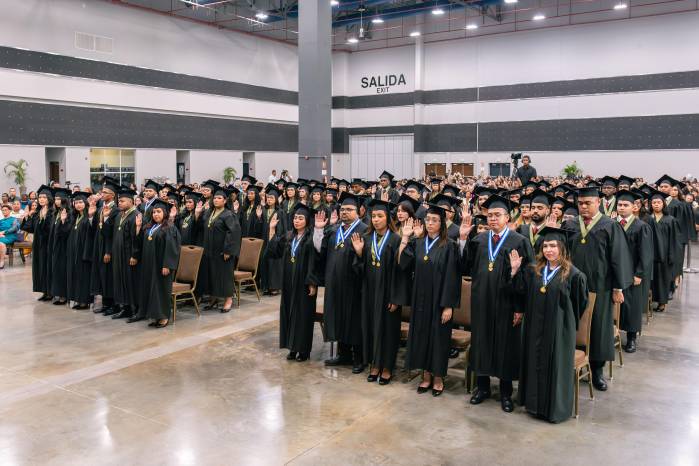 Total de graduados: 92 profesionales en diversas ramas farmacéuticas.