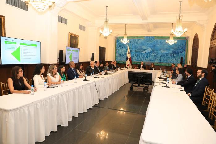 En la sesión participó el Ente Rector del régimen de Asociación Público-Privada (SNAPP), dirigido por Carlos Orillac, ministro de la Presidencia.