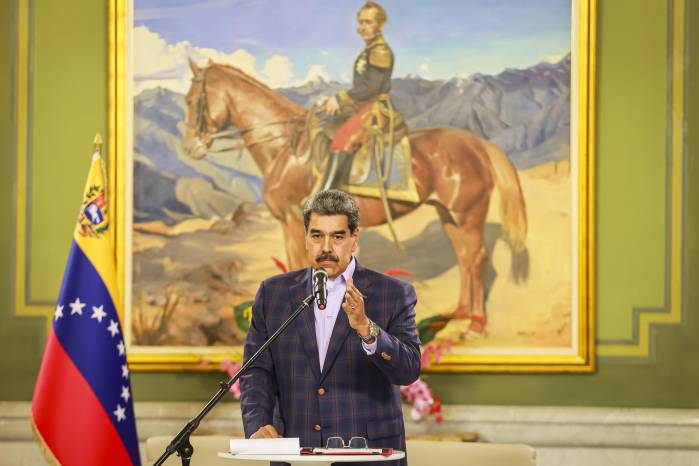 Fotografía cedida por Prensa del Palacio de Miraflores del presidente de Venezuela, Nicolás Maduro, hablando en un acto de gobierno este martes 11 de noviembre en Caracas.