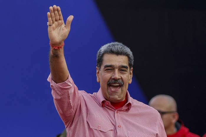 Maduro también pidió bendiciones para Venezuela y los pueblos del mundo.