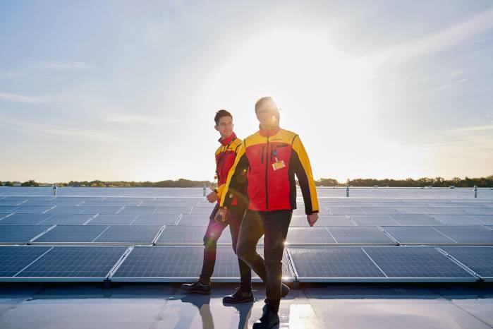 DHL es un socio logístico de alto valor en diversos sectores, como el de la energía solar.