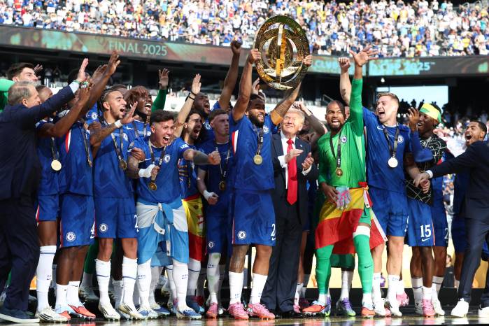 El equipo del Chelsea celebrando el título del Mundial de Clubes.