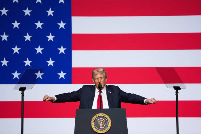 El presidente de Estados Unidos, Donald Trump, se dirige a altos oficiales militares reunidos en la Base del Cuerpo de Marines Quantico en Quantico, Virginia, el 30 de septiembre de 2025.