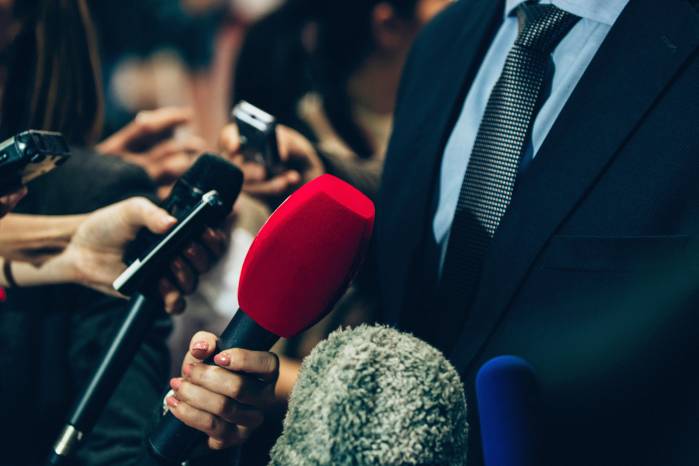 La academia, el periodismo y la inédita silla R