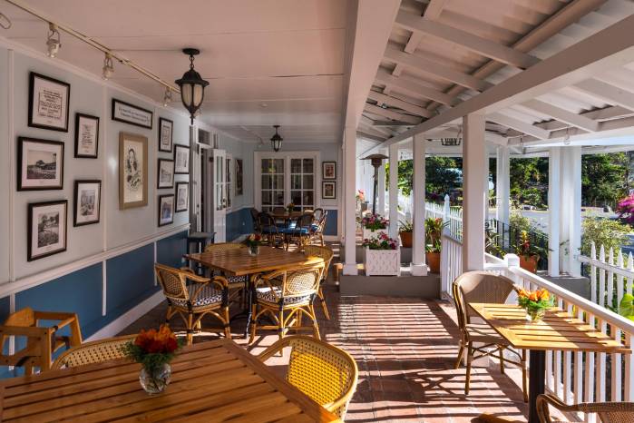 Conocer el hotel Panamonte: fundado en 1914, el hotel de la familia del chef Charlie Collins de origen sueco, guarda historias de antaño. En sus paredes hay retratos de vidas y episodios pasados. Vale la pena hacer una parada para recorrer sus jardines y comer en el restaurante T’ach, dirigido por el chef Collins, uno de los embajadores de la cocina panameña. En el menú hay platos emblemáticos que resaltan el producto local que crece en la zona, como la trucha de Boquete, los vegetales del huerto al ‘grill’ y el pulpo caribeño.