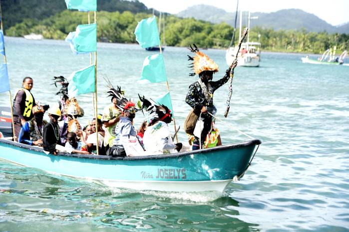 El desfile acuático es uno de los eventos más esperados por los visitantes del festival.