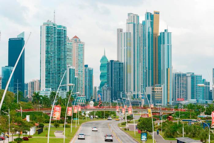 El MEF impulsa reformas a la Ley 32 y depuración de sociedades anónimas.