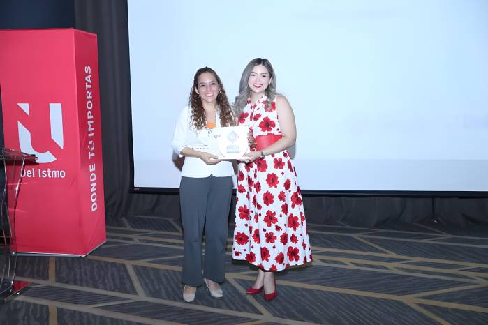 La periodista Mary Triny Zea, finalista en la categoría Promoción Justicia y Paz, por su labor periodística.