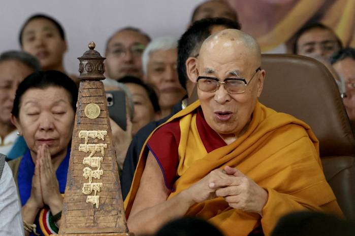 El Dalai Lama es mencionado más de 150 veces en los correos de Epstein, según la agencia AFP.