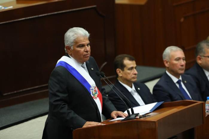 Ante el procurador, el mandatario denunció impunidad y defendió el trabajo de los estamentos de seguridad.