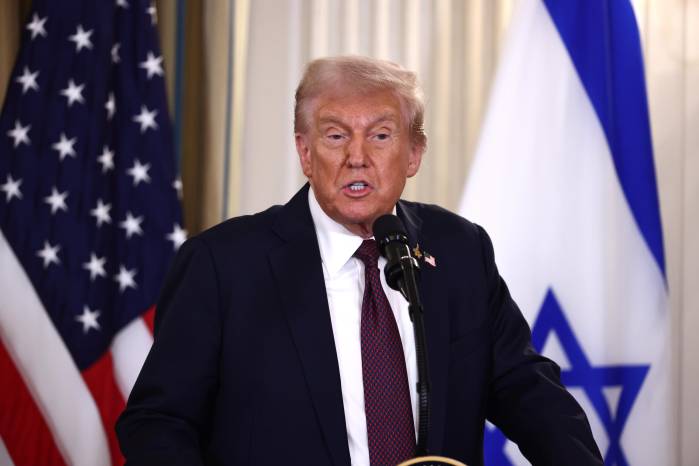 En la noche del sábado, Trump autorizó el despliegue de 300 soldados de la Guardia Nacional en Chicago.