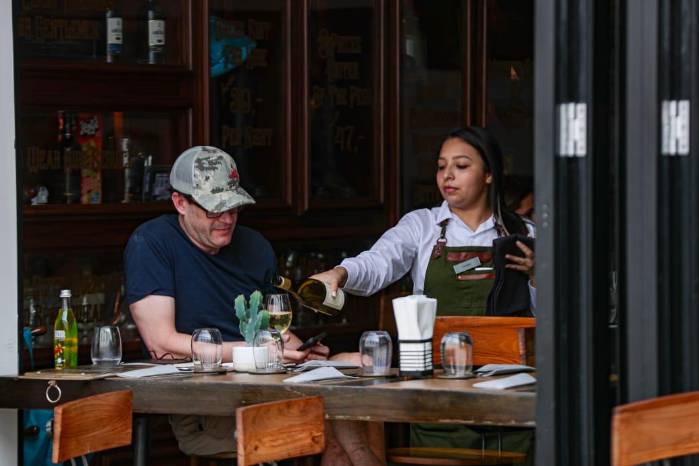 La gastronomía panameña esat complementada por varios aspectos culturales.