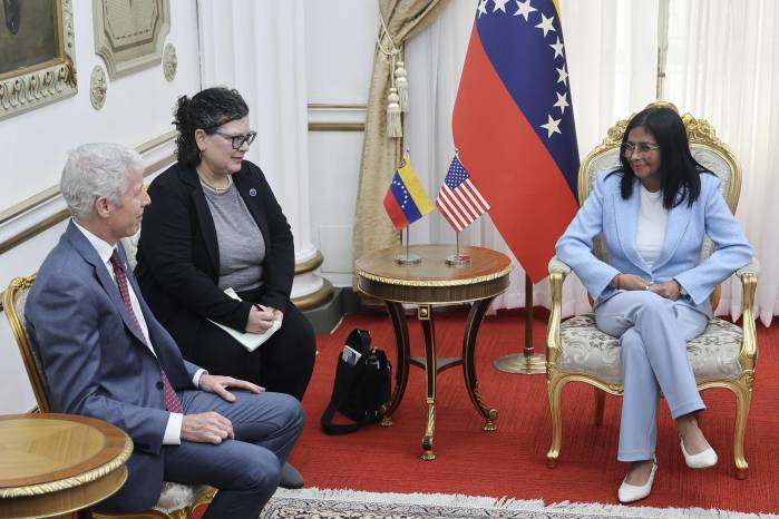 Estados Unidos y Venezuela impulsan un acuerdo energético ‘histórico’ tras reunión entre Chris Wright y Delcy Rodríguez