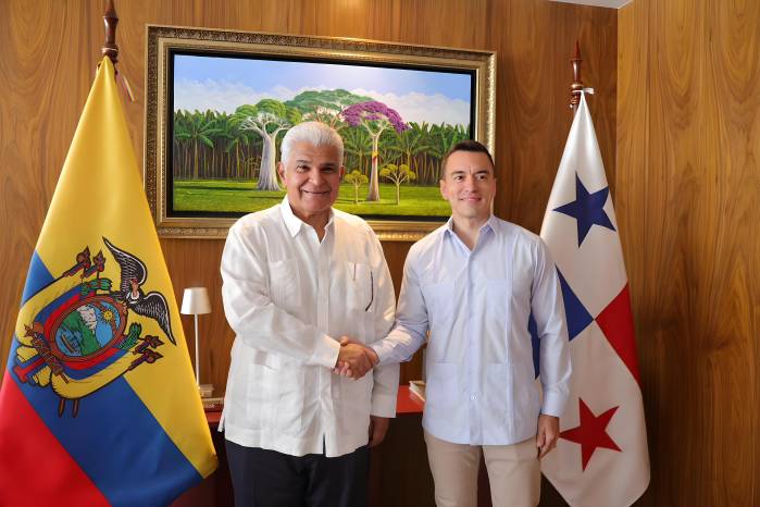 El presidente de la República José Raúl Mulino con su homólogo ecuatoriano Daniel Noboa.