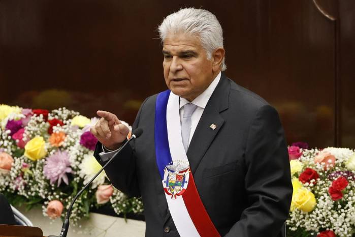 El presidente de Panamá, José Raúl Mulino, habla durante una sesión de la Asamblea Nacional este martes, en Ciudad de Panamá (Panamá).