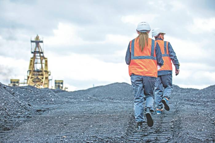 Los sistemas de teleoperación elevan la productividad alejando a los trabajadores de zonas de alto riesgo.
