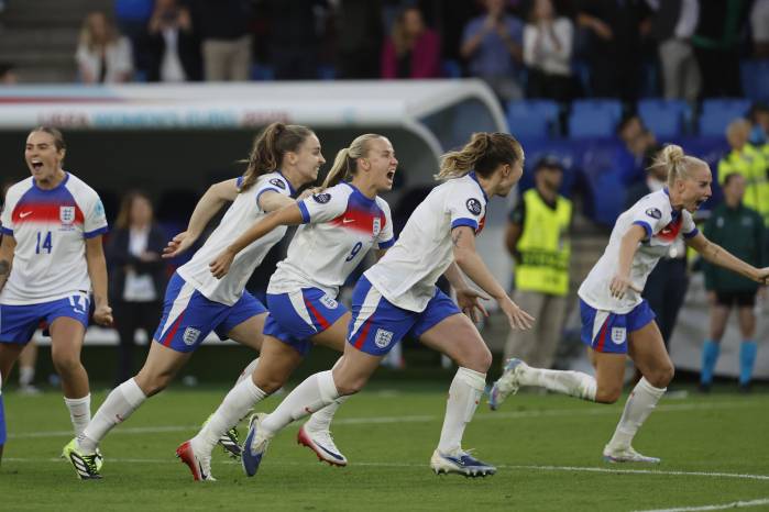 Las jugadoras de la selección inglesa celebran su victoria en la final de la Eurocopa Femenina 2025.
