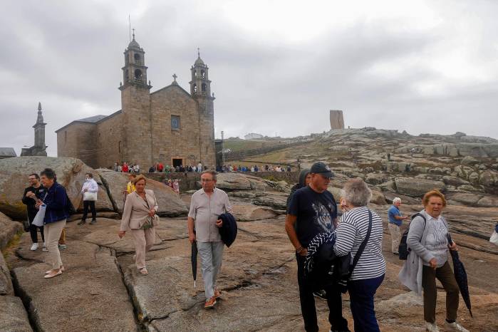 Muxía vuelve al foco internacional por sus populares piedras.