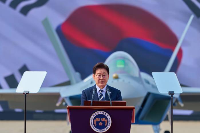 Lee Jae-myung durante la presentación del caza KF-21 en Corea del Sur.