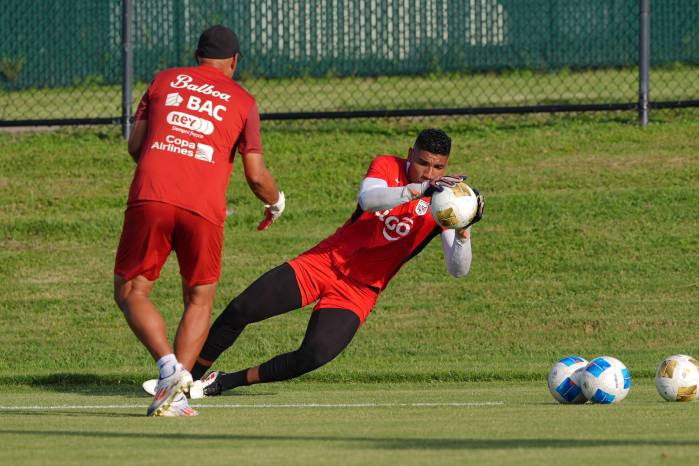 Orlando Mosquera durante un entrenamiento de la selección de Panamá.