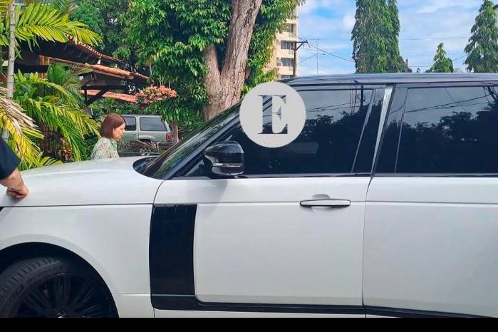 La Estrella de Panamá pudo captar la llegada a las inmediaciones de la embajada de la ex primera dama Marta Linares de Martinelli.