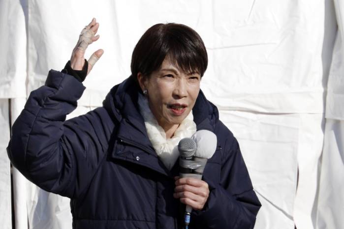 La primera ministra japonesa y líder del Partido Liberal Democrático, Sanae Takaichi, durante un acto de campaña. EFE/EPA/FRANCK ROBICHON