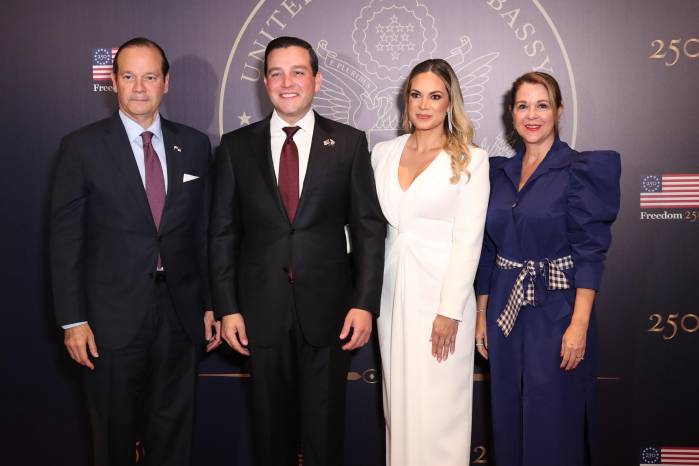 La recepción por los 250 años de la independencia de Estados Unidos reunió en el Biomuseo a autoridades de los tres órganos del Estado, empresarios y representantes del cuerpo diplomático acreditado en Panamá.