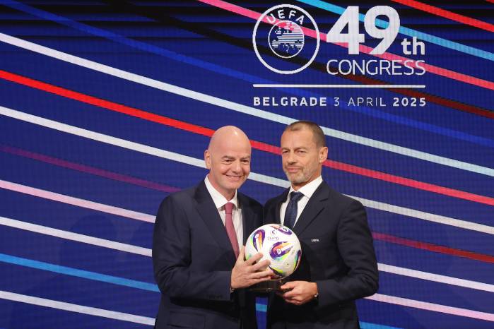 Los presidentes de FIFA Gianni Infantino y de UEFA Aleksander Ceferin durante el Congreso de la UEFA en Belgrado (Serbia), el 3 de abril de 2025.