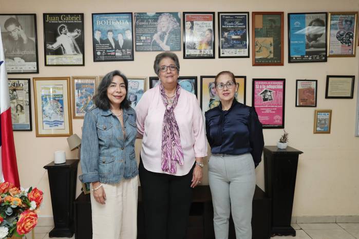 Marisín Reina, Maritza Grifo y Rocío Restrespo.