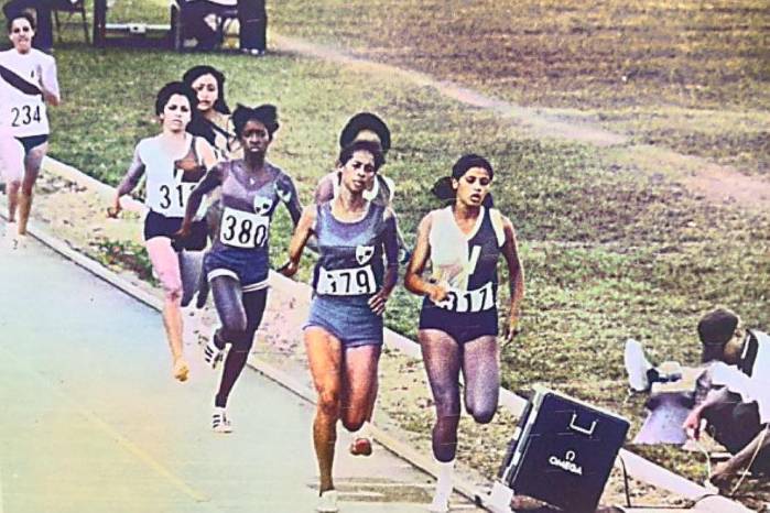 Rosalía Abadía (primera a la izquierda) se adueñó de varias pruebas en los Bolivarianos de 1973.