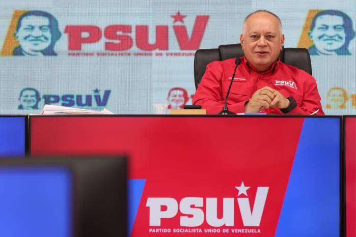 Fotografía cedida del secretario general del gobernante Partido Socialista Unido de Venezuela (PSUV), Diosdado Cabello, en Caracas (Venezuela). EFE/ Con El Mazo Dando