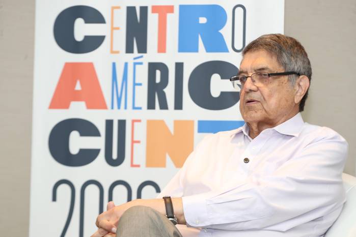 Sergio Ramírez recordó que su lenguaje literario nace de la Nicaragua rural y del español atravesado por raíces náhuatl de su infancia.