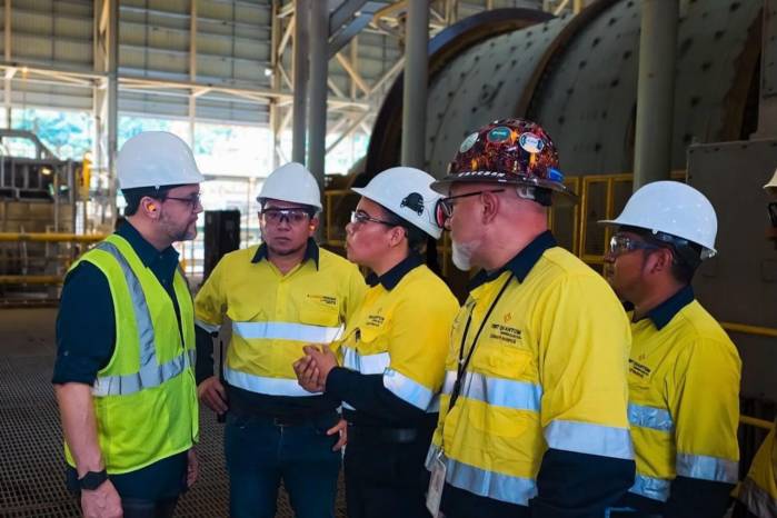 El Ministro de Comercio e Industrias, Julio Moltó, conversó con trabajadores de la mina sobre la importancia de la actividad para ellos, sus familias y las comunidades de la zona.