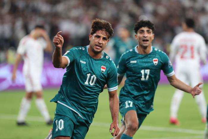 El jugador del Irak Mohanad Ali celebra el 1-1 durante el partido ante Emiratos Árabes Unidos.
