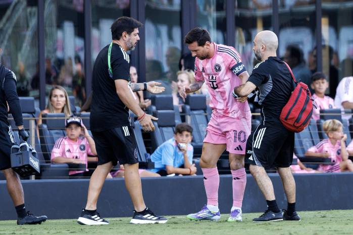 Messi sale lesionado ante Necaxa
