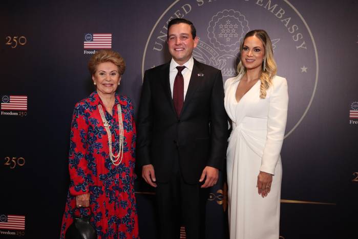 La recepción reunió a autoridades de los tres órganos del Estado, empresarios y representantes del cuerpo diplomático en Panamá.