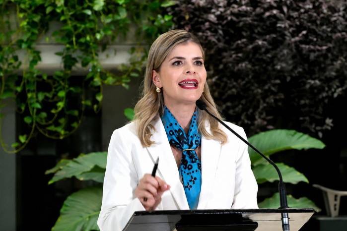 Laura Fernández Delgado, presidenta de Costa Rica hoy durante su conferencia semanal.