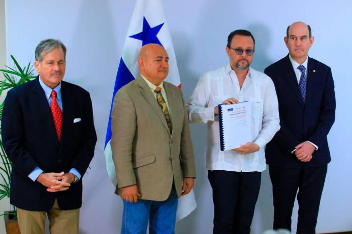 La firma contratada por el Gobierno para evaluar la mina opera en sectores de minería, energía y medio ambiente en distintos países.