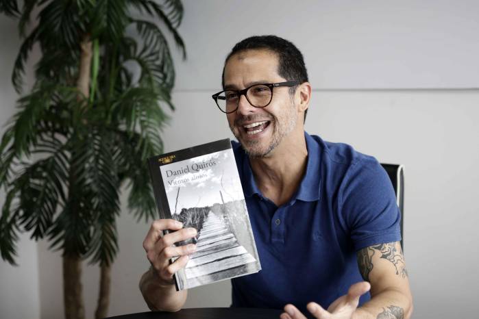Quirós lanzó recientemente la novela ‘Vientos alisios’, en la cual expone problemas sociales del país.