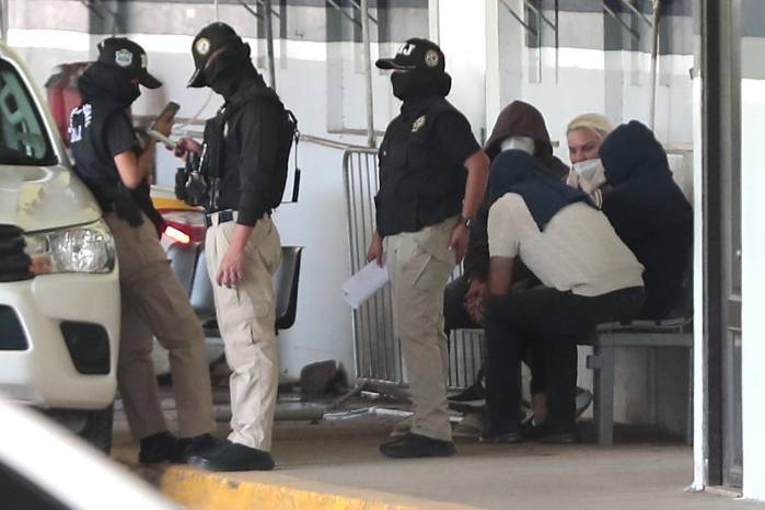 Los aprehendidos en la Operación Bávaro fueron llevados a la DIJ.