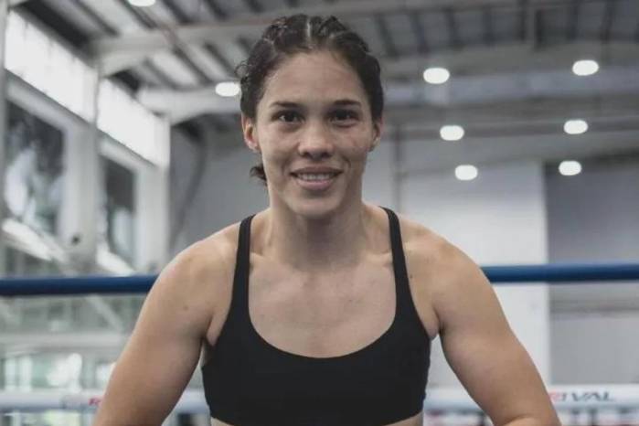 Con una actuación dominante y contra los pronósticos, Nataly Delgado conquistó la corona mundial supermosca de la AMB y escribió una nueva página en la historia del boxeo panameño.