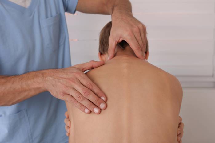 La fisioterapia también puede formar parte del manejo.