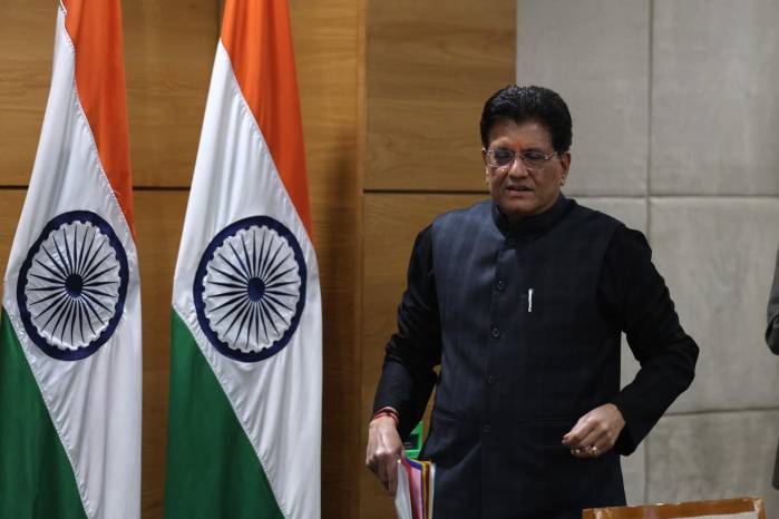 El ministro de Comercio e Industria de la India, Piyush Goyal, llega a una conferencia de prensa tras el acuerdo comercial entre Estados Unidos y la India, en Nueva Delhi.