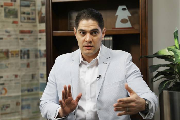 Abogado especialista en derecho labora, Luis Vallle.