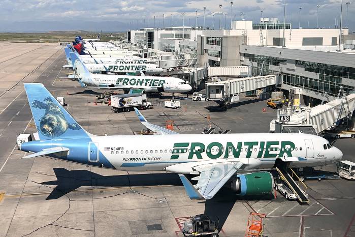 La aerolínea Frontier Airlines lamentó el incidente en un comunicado.